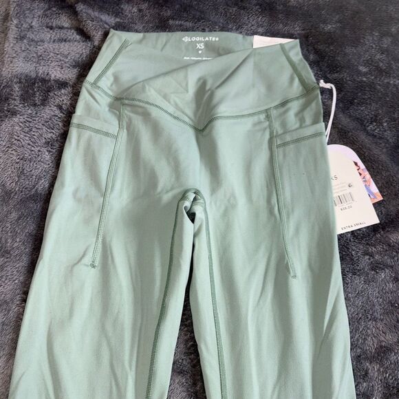 Nwt XS green logilates crisscross flare pants super soft material - Picture 2 of 6